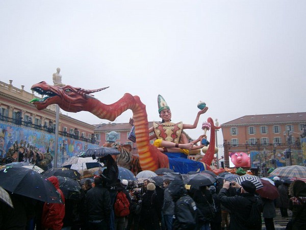 Karnevalové veselí v Nice na Azurovém pobřeží 3