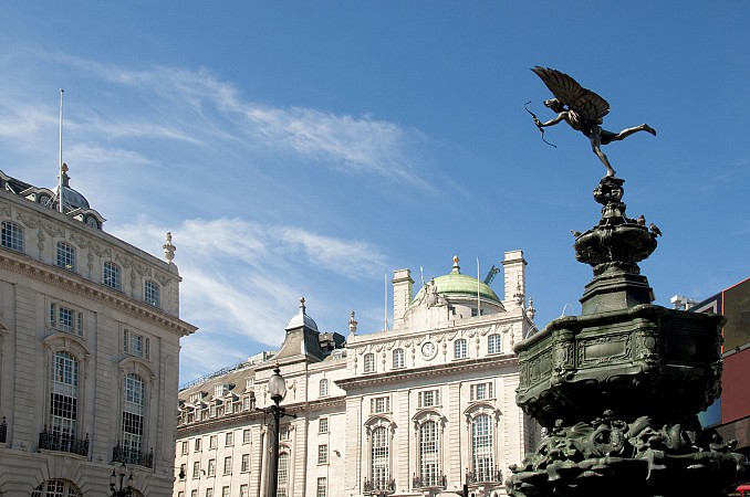 Piccadilly Circus v Londýně